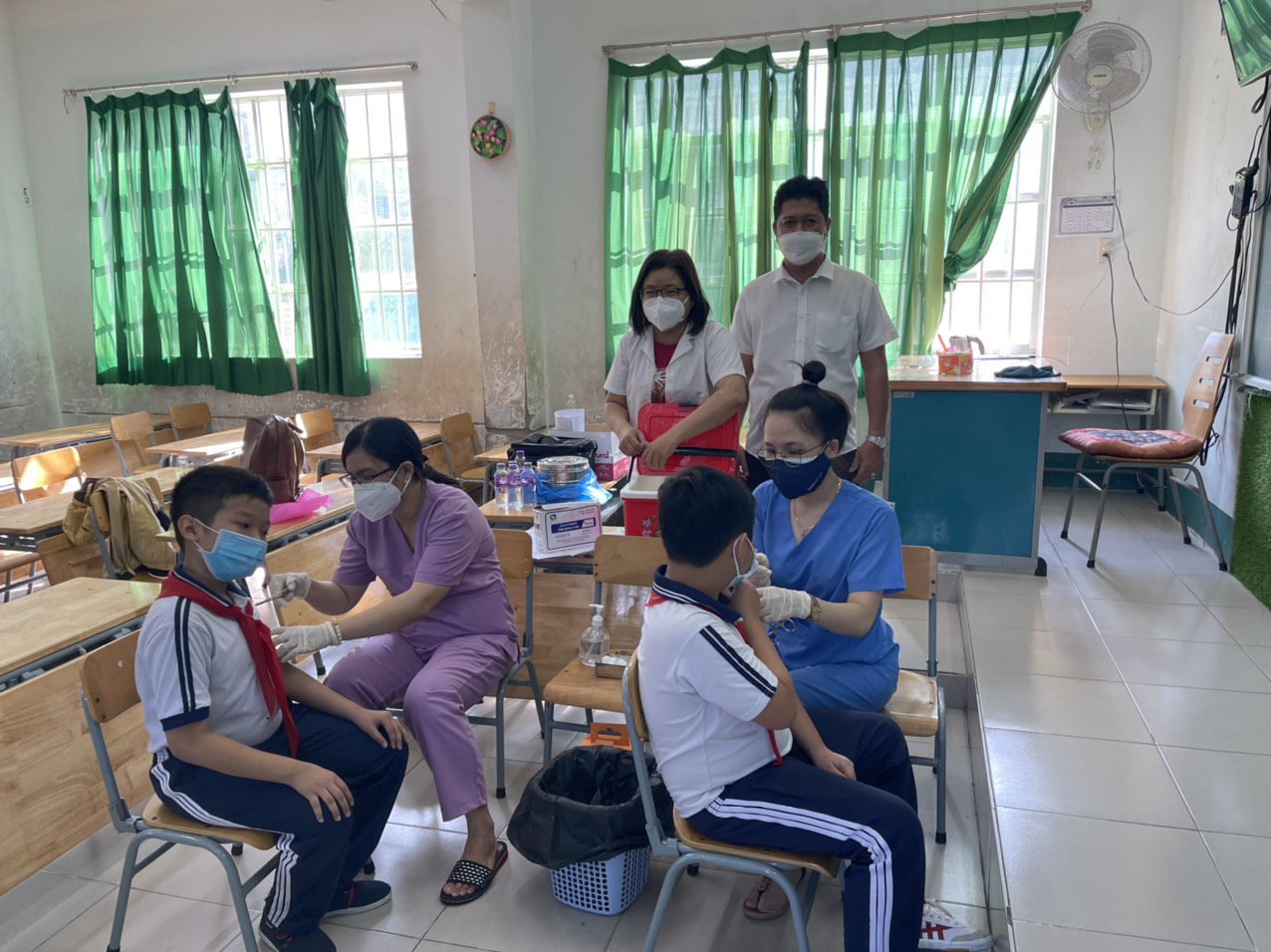 Trường Tiểu học Chánh tổ chức tiêm ngừa cho học sinh Khối 5 NH 2021-2022.