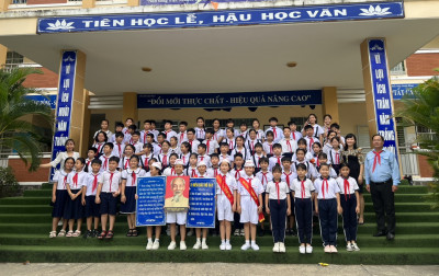 LIÊN ĐỘI TIỂU HỌC CHÁNH MỸ  TỔ CHỨC LỄ PHÁT ĐỘNG PHONG TRÀO THI ĐUA THIẾU NHI THỦ DẦU MỘT THI ĐUA LÀM THEO 5 ĐIỀU BÁC HỒ DẠY