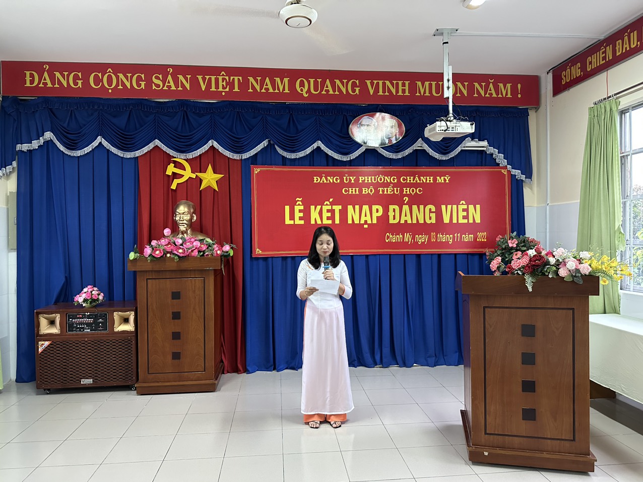 Lễ kết nạp Đảng viên mới.